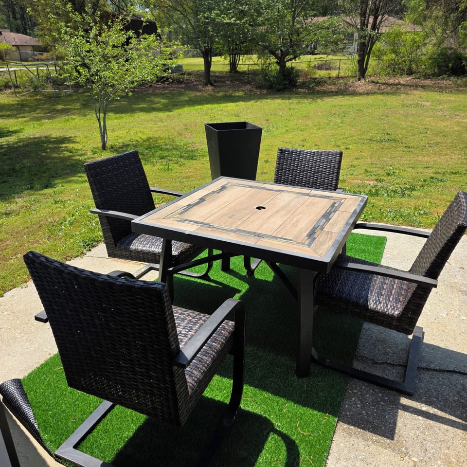 Outdoor dining