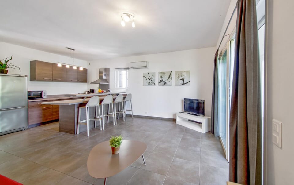 Apartment | Dining