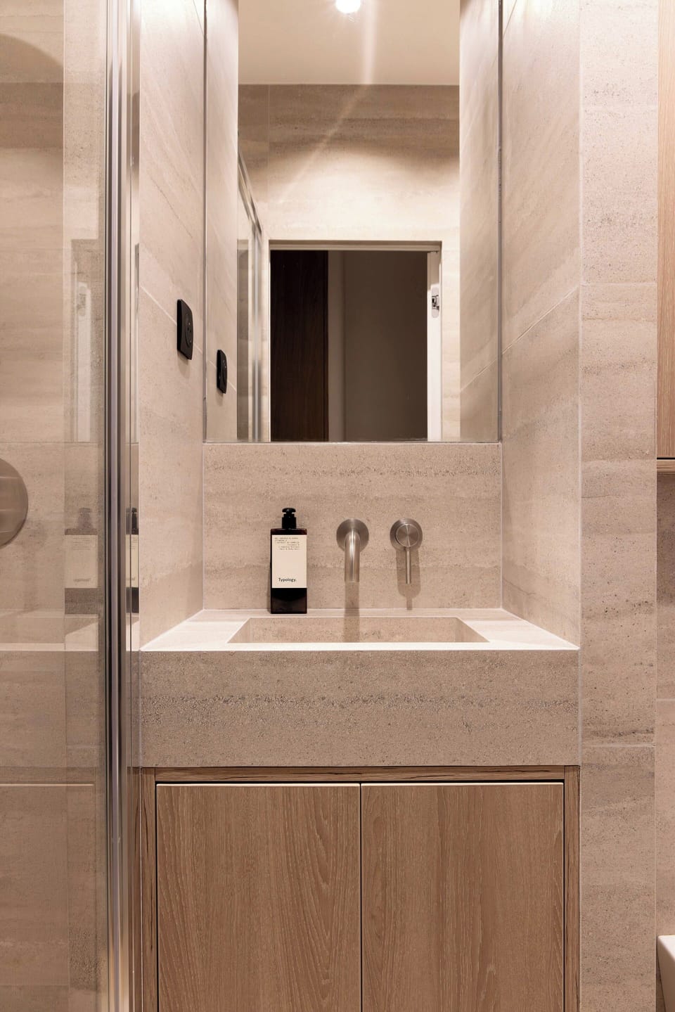 Apartment | Bathroom | Hair dryer, towels, shampoo