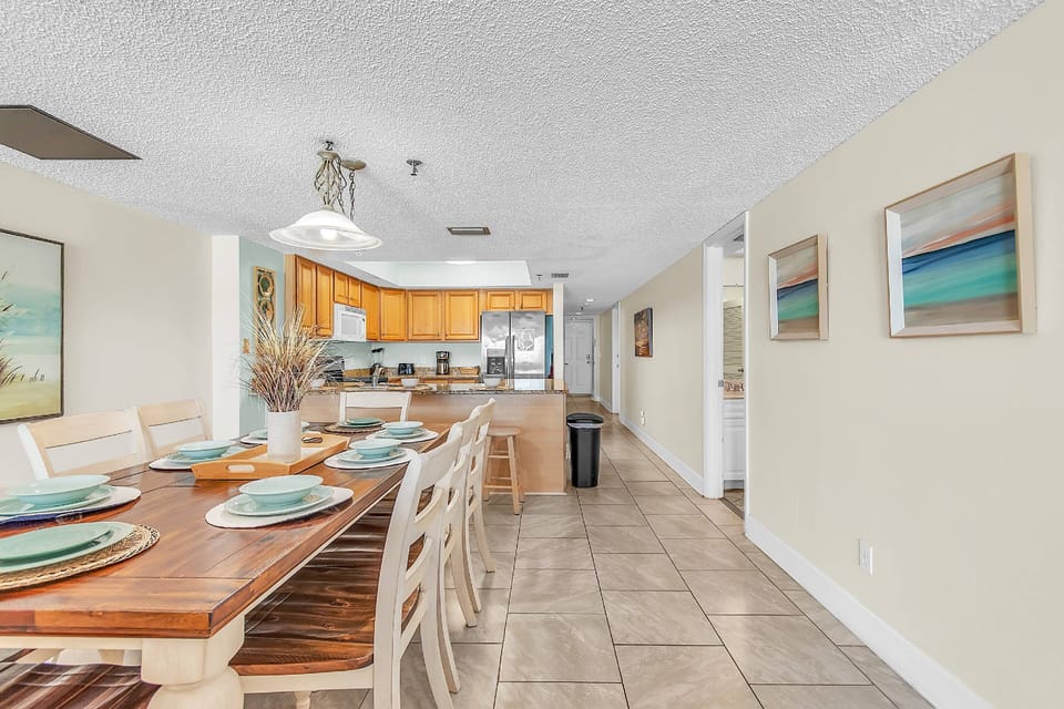 Dining Space with Seating for 8