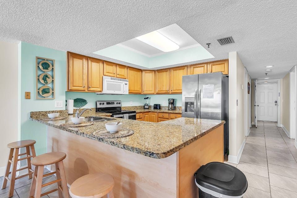 Breakfast Bar for Additional Seating!