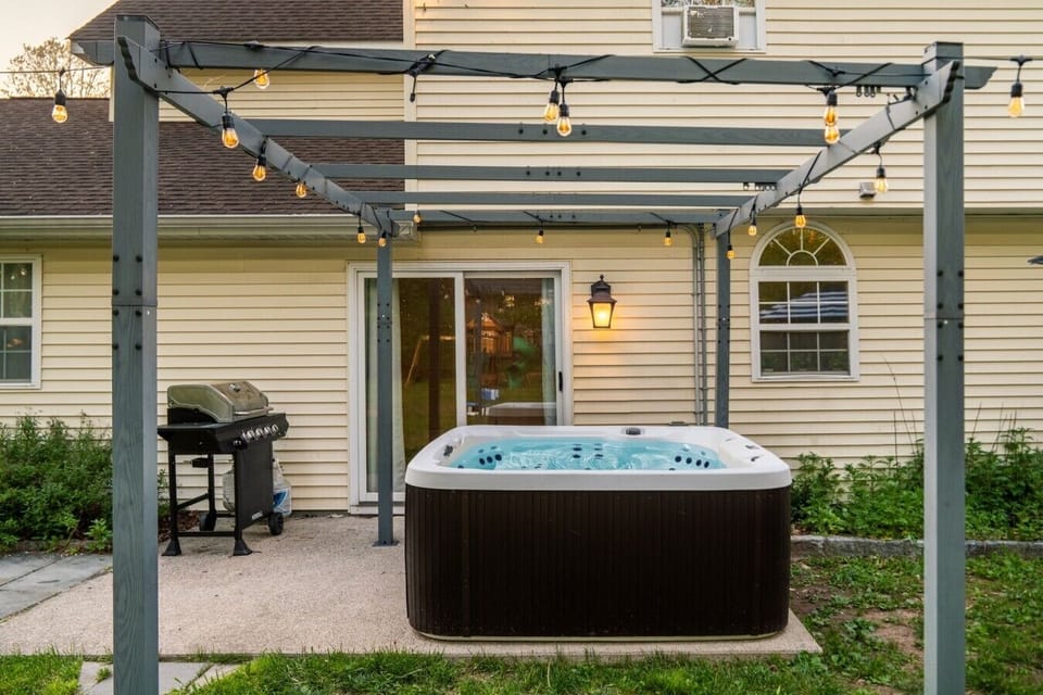 140-Greenwood-Dr-Blakeslee-PA-18610-airbnb-007-golden-hour