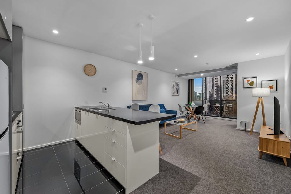 Deluxe Apartment, Balcony, City View | Soundproofing, iron/ironing board, free WiFi
