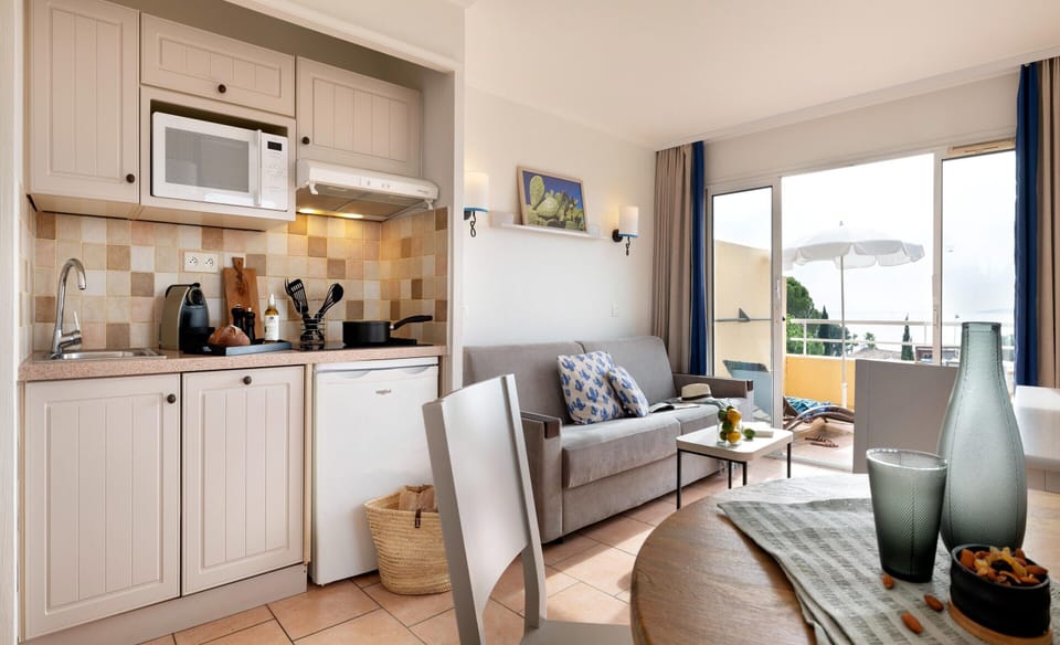 Apartment | Dining