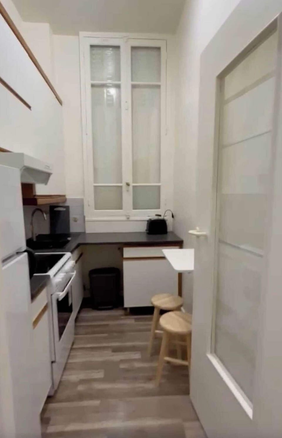 Apartment | Private kitchen | Fridge, microwave, oven, stovetop