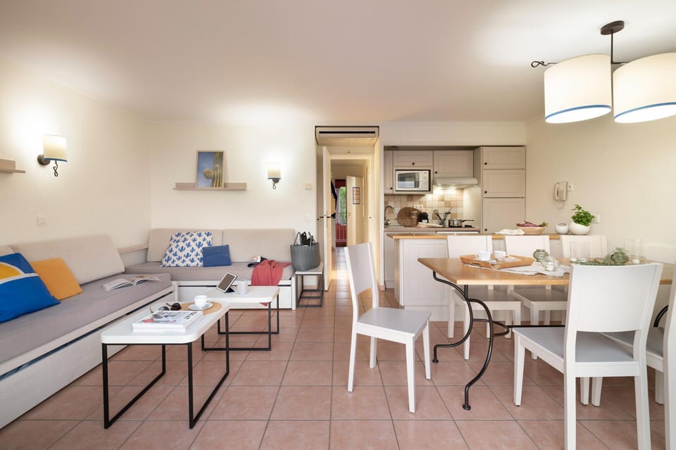 Apartment | Dining