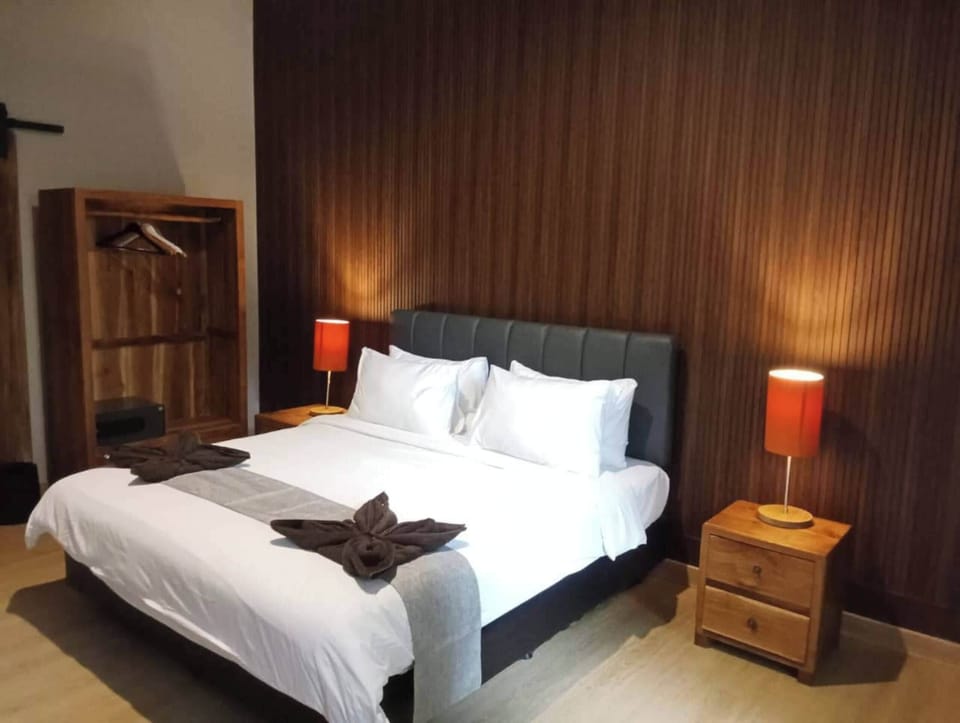Deluxe Double Room, Balcony, Garden View | Iron/ironing board (on request), WiFi (free)