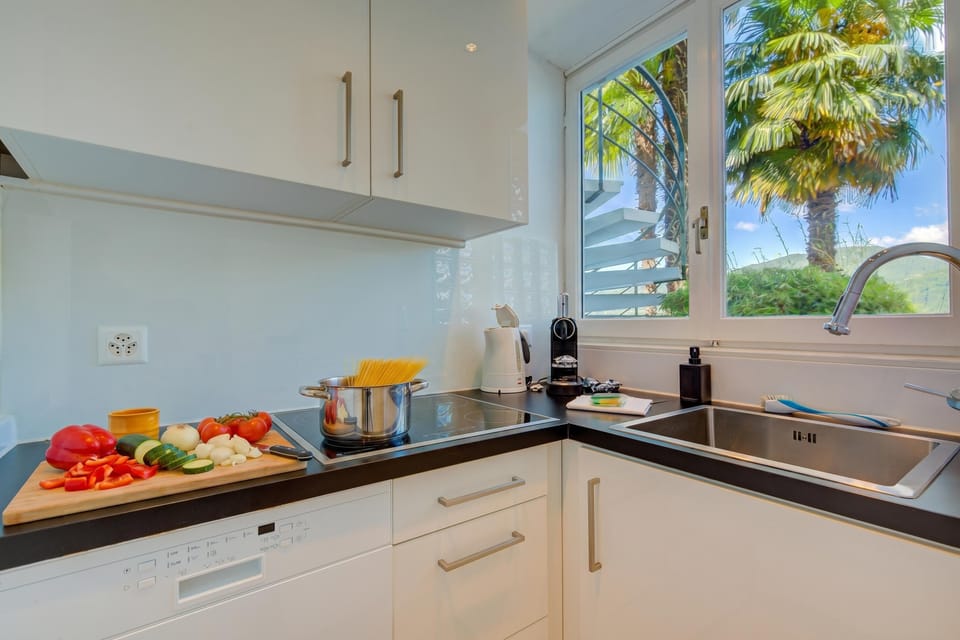 Honeymoon House, 1 Bedroom, Balcony, Lakeside (Bellariva On The Lake) | Private kitchen