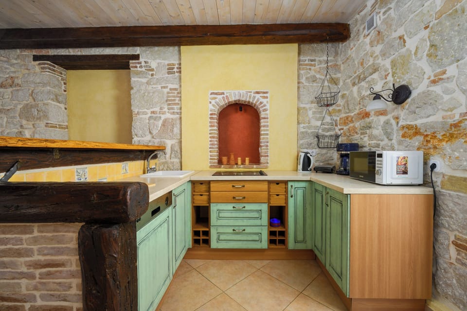 Standard House, 3 Bedrooms, 2 Bathrooms, Mountainside (Casa Rossa) | Private kitchen