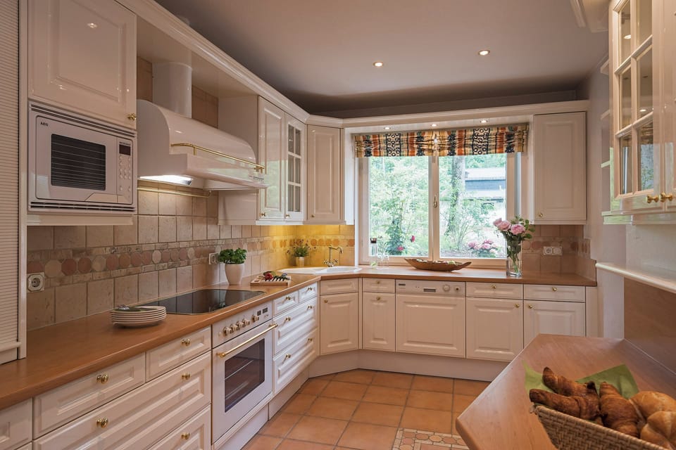 Superior Chalet | Private kitchen | Coffee/tea maker, electric kettle