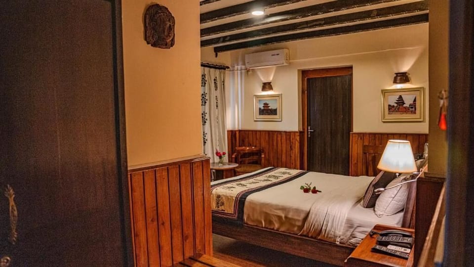 Deluxe Double Room, Balcony, Courtyard View | Desk, free WiFi