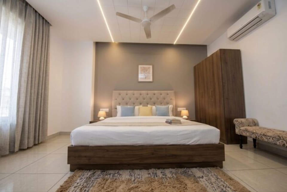 Deluxe Room | Desk, laptop workspace, free WiFi