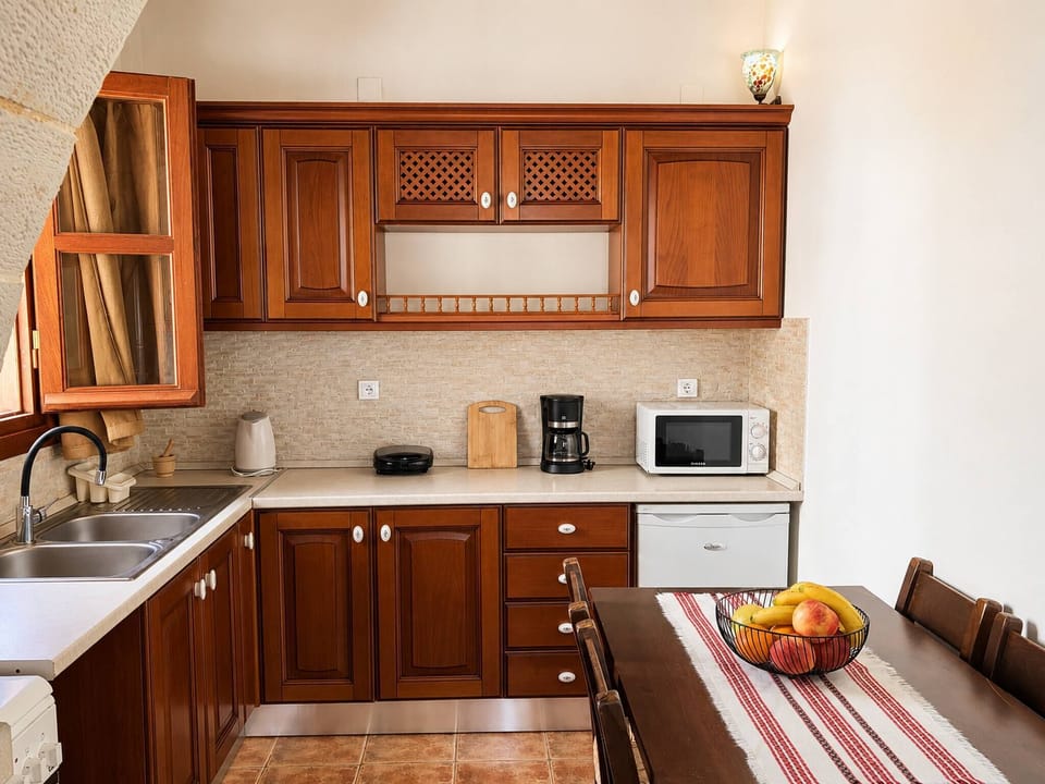 House, 1 Bedroom | Private kitchen