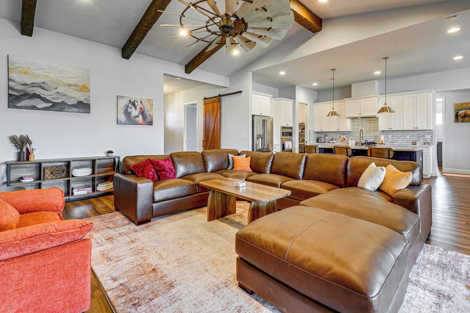 Living Room | Smart TV | Books | Games