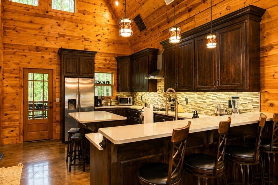 Luxury Cabin Kitchen with Seating for Family Gatherings