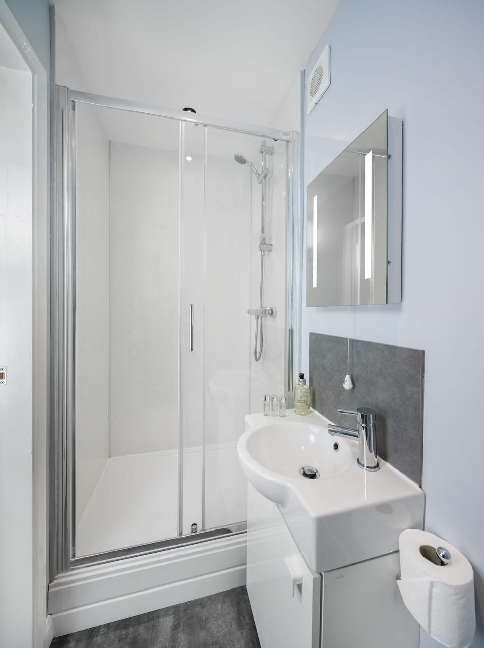Luxury Double Room, Garden View | Bathroom | Shower, free toiletries, towels