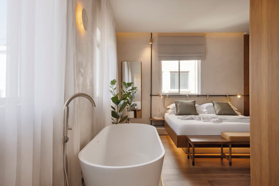 Superior Chill Room | In-room safe, desk, laptop workspace, iron/ironing board (on request)