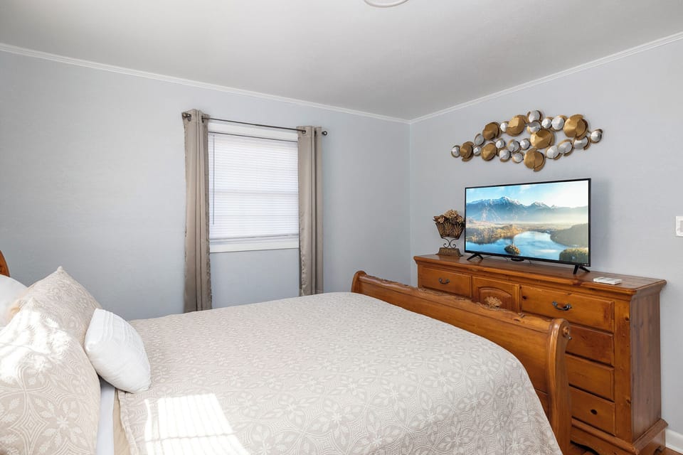 Queen sleigh bed, Amazon Alexa, hardwood floors, full dresser, double door closet, TV and smoke detector/alarm, USB A & C charger outlet.