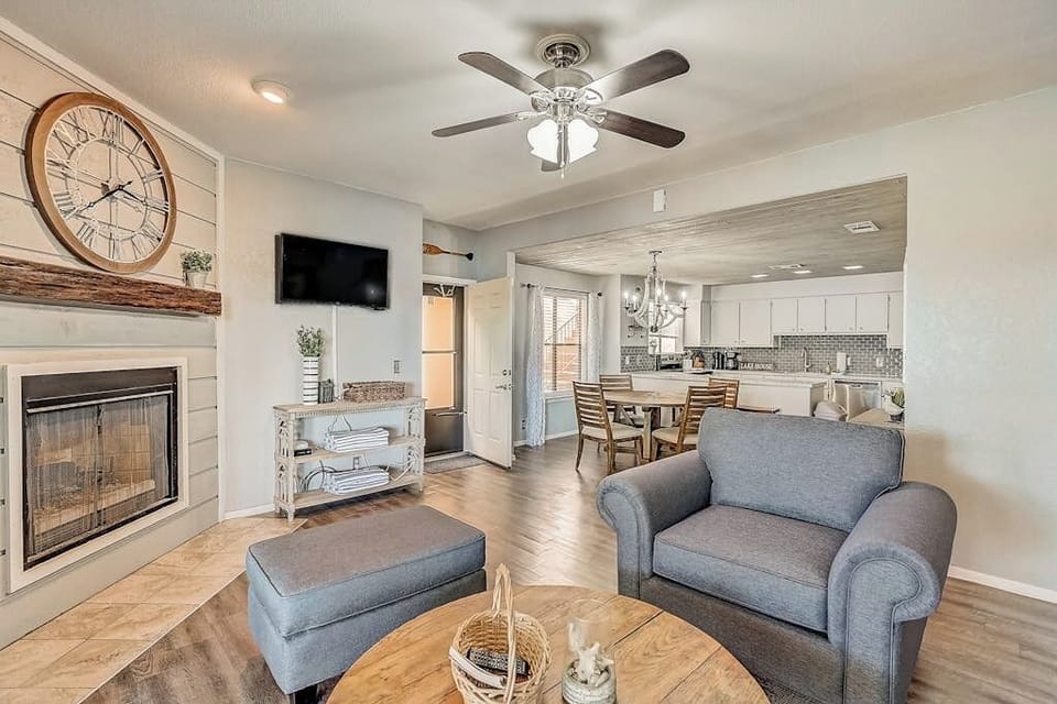 🛋️ A comfortable place to relax after a day of Hill Country adventures.