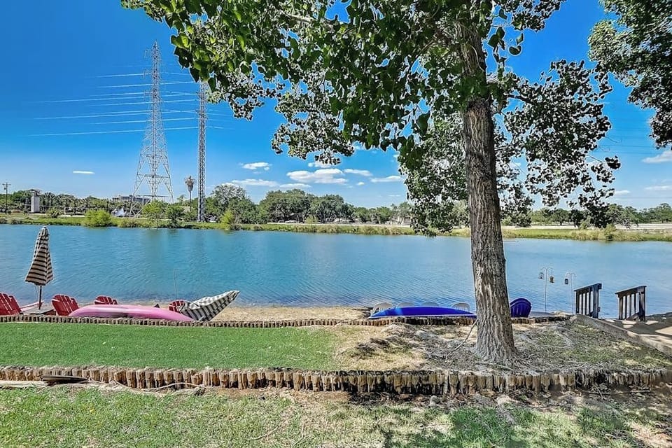 🌿 Slow down and enjoy the peaceful water views right outside your door.