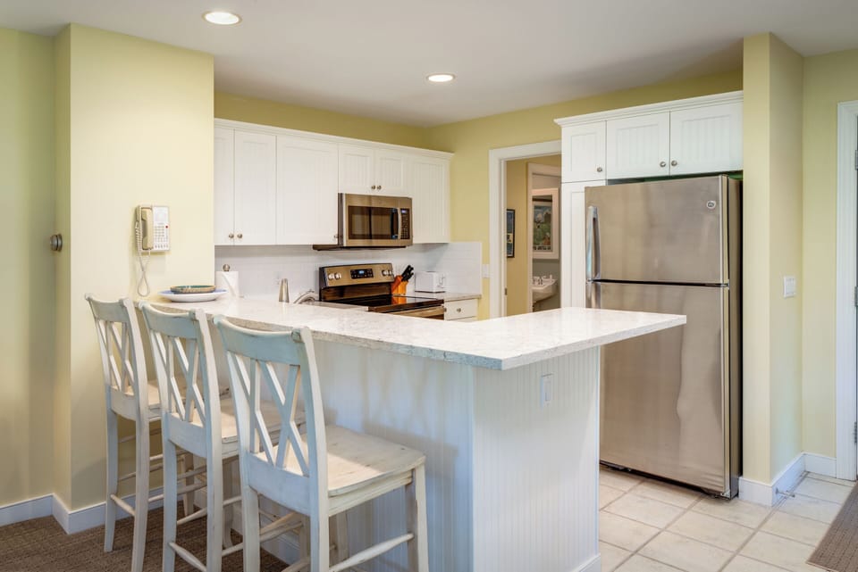 Cottage, 3 Bedrooms (Ross) | Private kitchen | Espresso maker, coffee/tea maker