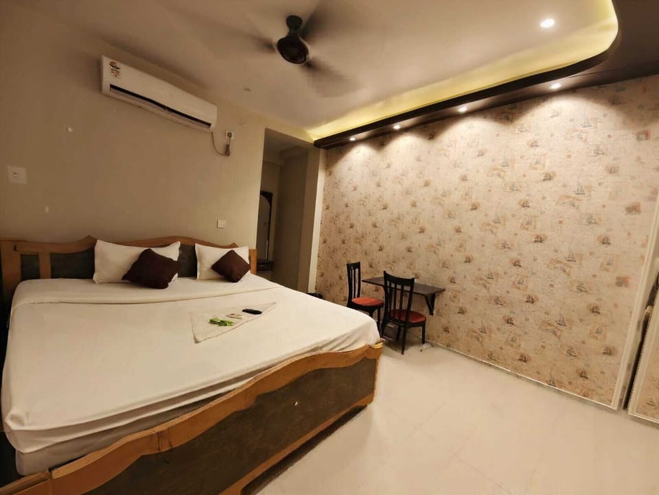 Deluxe Double Room | Desk, laptop workspace, free WiFi