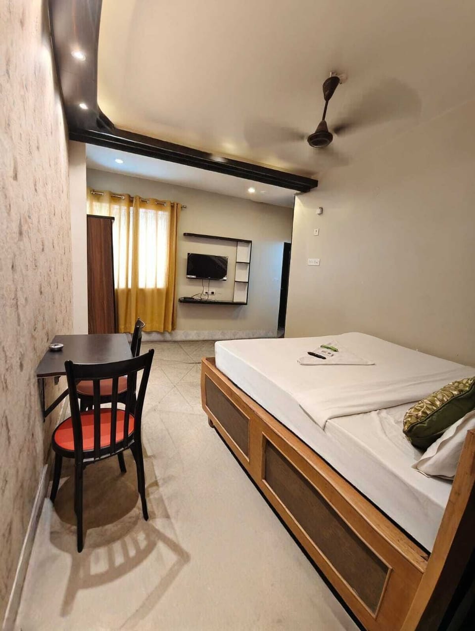 Deluxe Double Room | Desk, laptop workspace, free WiFi