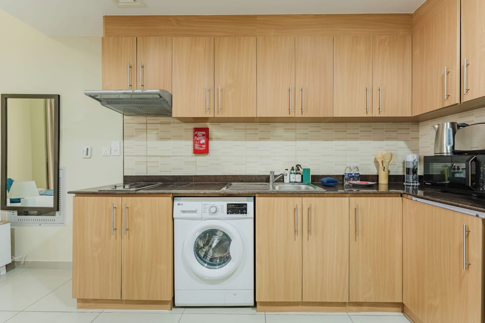 Classic Studio, 1 Double Bed, City View | Private kitchen | Full-size fridge, microwave, oven, stovetop