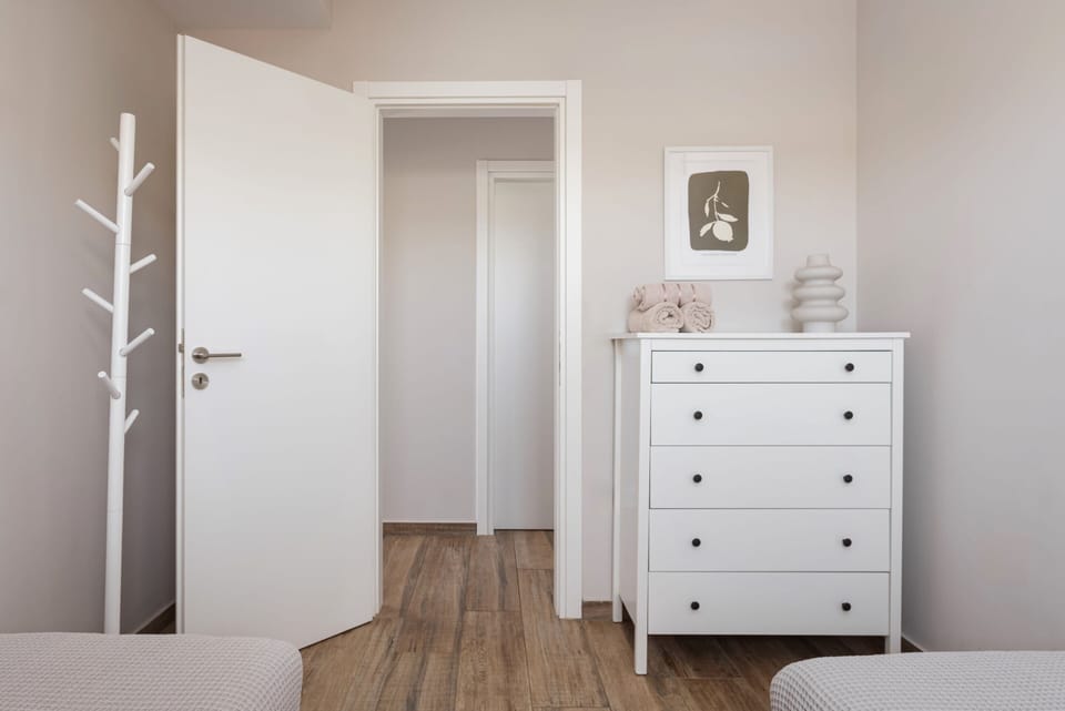 Deluxe House, Private Pool | Soundproofing, iron/ironing board, travel crib, free WiFi