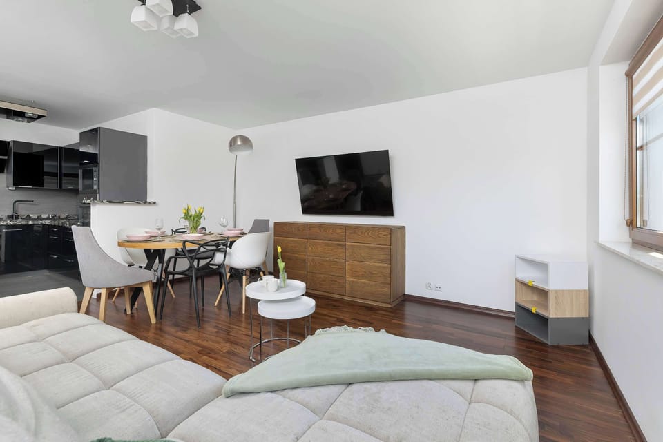 Bright living room with dining area and open-plan layout