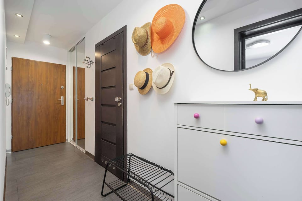 Hallway with mirrors and contemporary finishes