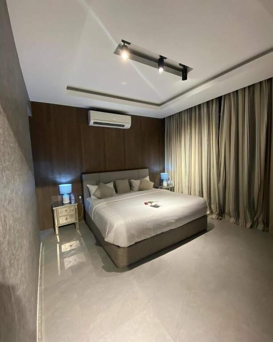Luxury Suite, Private Pool, Desert View | In-room safe, iron/ironing board, WiFi (free)
