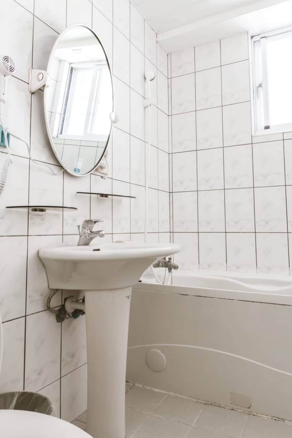 Basic House, City View | Bathroom | Hair dryer, towels, soap, shampoo