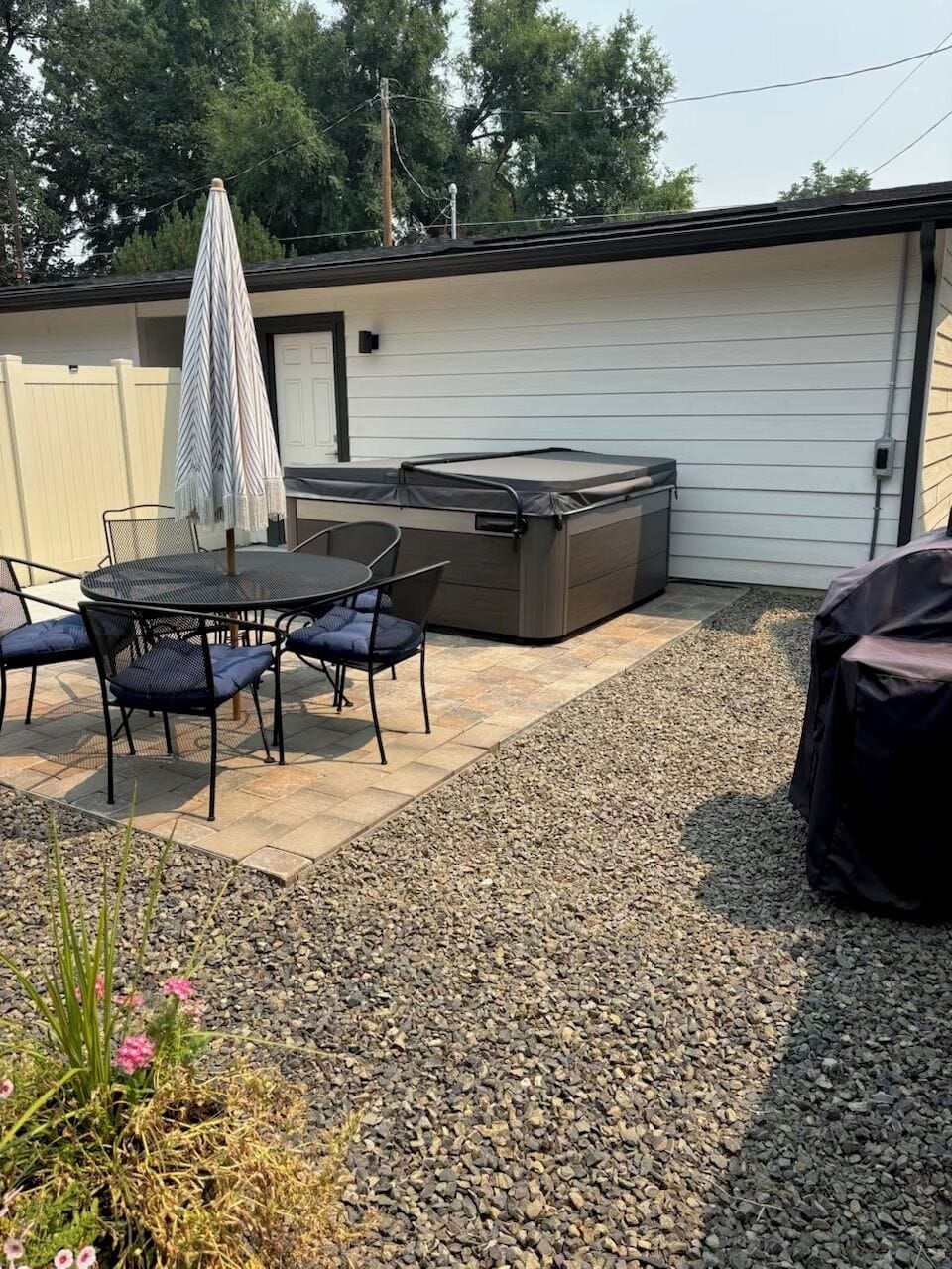Backyard with BBQ, Seating for 6 and 6 person hot tub