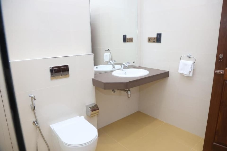 Deluxe Double Room, Balcony, Mountain View | Bathroom | Shower, free toiletries, hair dryer, bidet