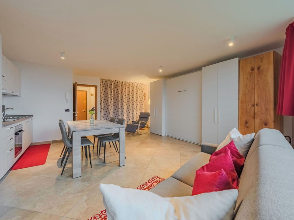 Flooring, Interior Design, Floor, Wood, Ceiling, Furniture, Room, Apartment, Wood Flooring, Living Room