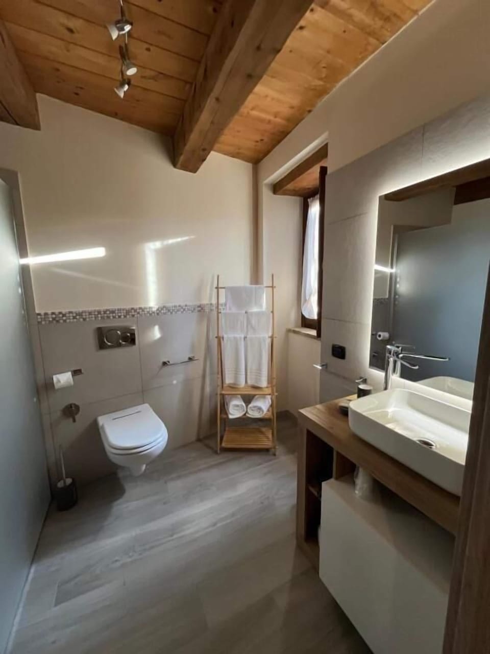 Comfort Triple Room, Mountain View | Bathroom