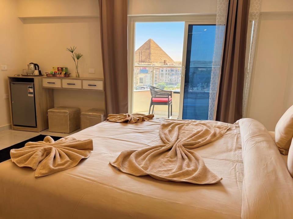 Deluxe Suite with Mountain View | Hypo-allergenic bedding available, minibar, in-room safe