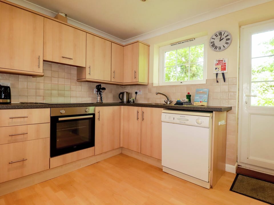 Dishwasher, cookware/dishes/utensils