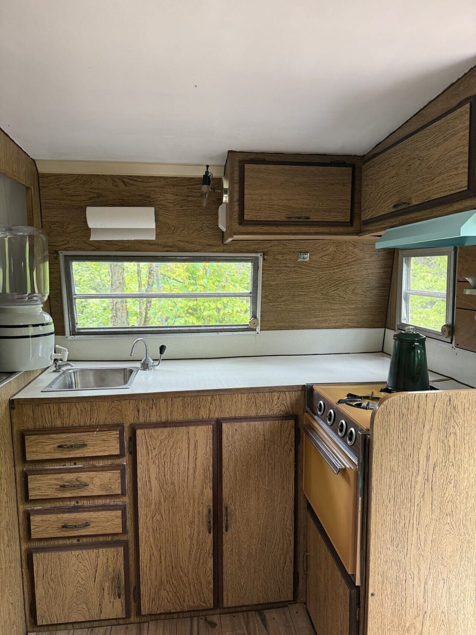 IMG_0230_Shasta Camper_Kitchen
