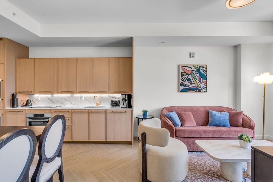 Open living area with Smart TV, designer furnishings and warm ambient lighting — stylish comfort in the heart of Wynwood