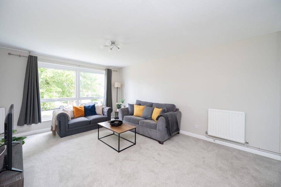 CotswoldCourtAirBNB-1