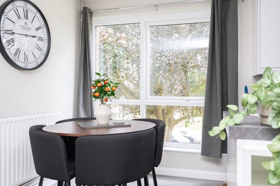 CotswoldCourtAirBNB-10