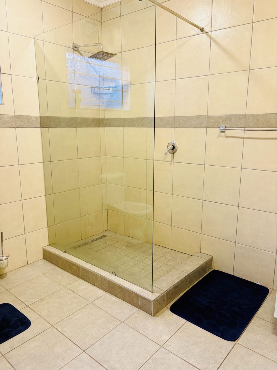 Deluxe Double Room, Private Bathroom, Pool View | Bathroom | Towels, soap, shampoo, toilet paper