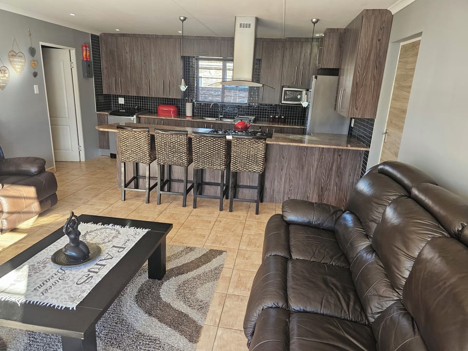 Apartment, 1 Bedroom, Accessible, Smoking | Living room