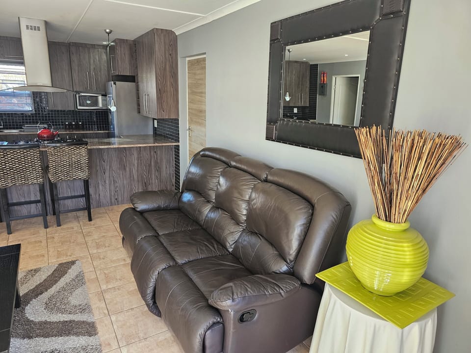 Apartment, 1 Bedroom, Accessible, Smoking | Living room