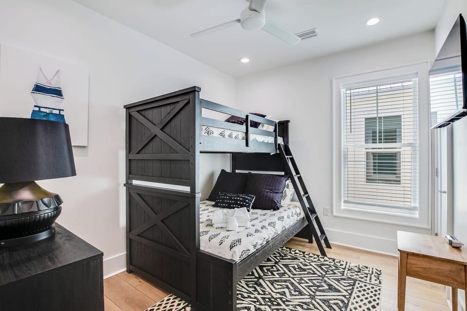 Bedroom 4 - Twin Over Full Bunk 