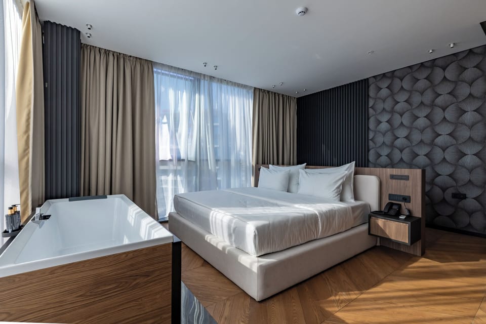 Deluxe Apartment | In-room safe, soundproofing, iron/ironing board, free WiFi