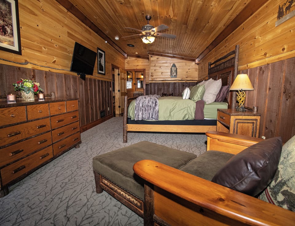Luxury Suite, 1 Bedroom, Lake View | Premium bedding, pillowtop beds, iron/ironing board, free WiFi