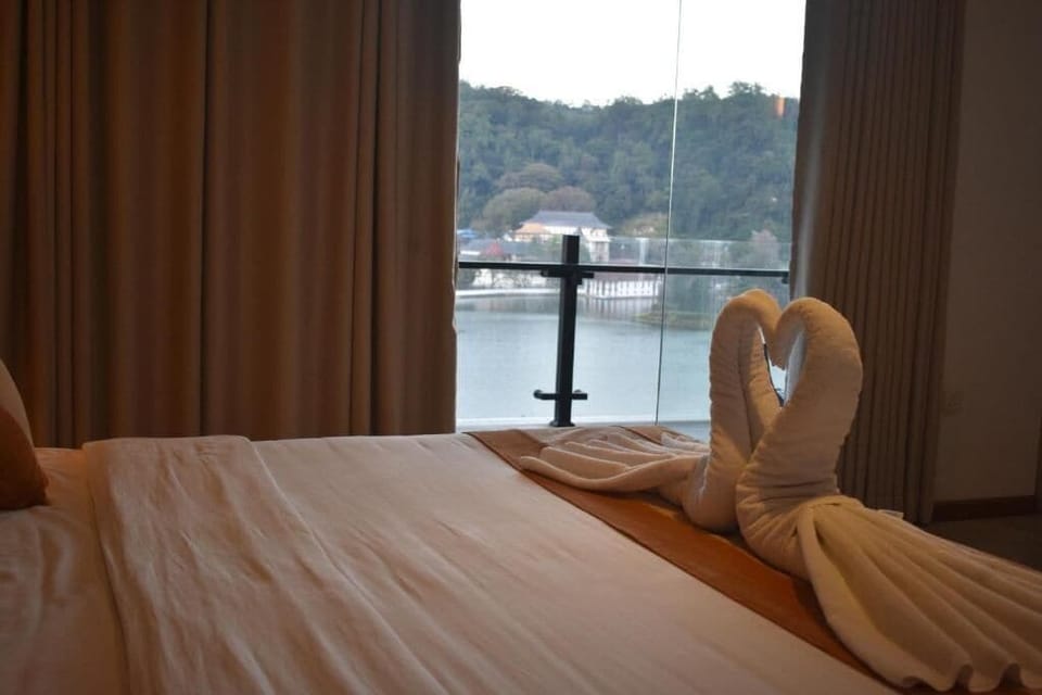 Deluxe Double Room, Balcony, Lake View | Laptop workspace, free WiFi